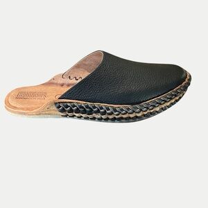 Mohinders NWOT Solid Soft Slide in Charcoal Women’s 8  Artisan Handmade Vacation